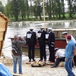 Mundury kapitanów żeglugi śródlądowej na Polskim stoisku w czasie festiwalu Loary w Orleanie